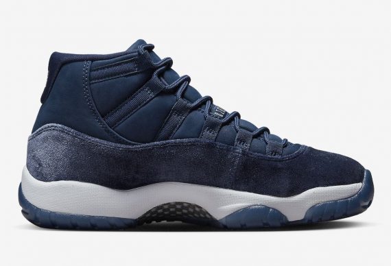 Air Jordan 11 WMNS "Midnight Navy"