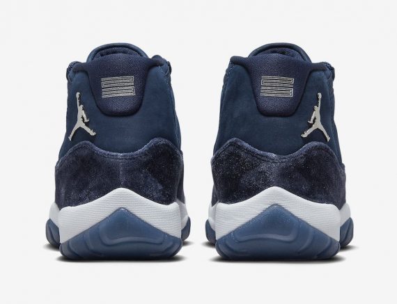 Air Jordan 11 WMNS "Midnight Navy"