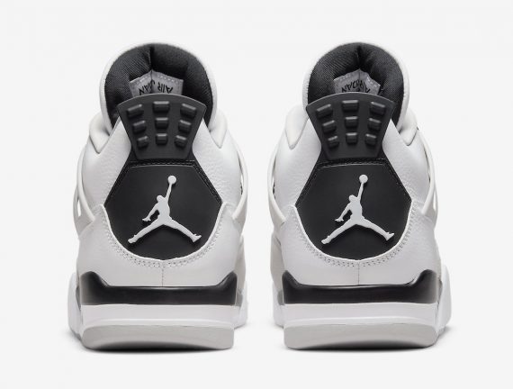 Air Jordan 4 "Military Black"