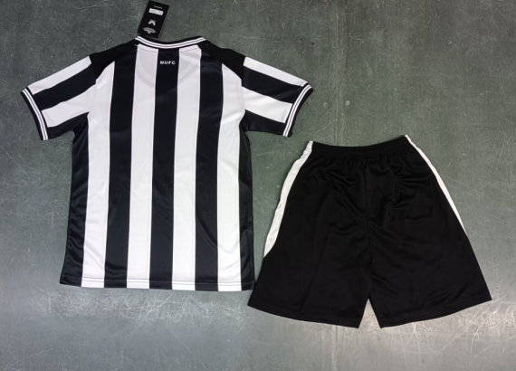 23/24 Newcastle United Home Football Shirt Kids Size Suit